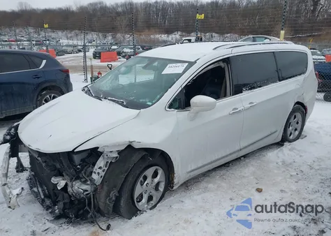 2017 Chrysler Pacifica Touring-L Plus из США, поврежденный, VIN 2C4RC1EG2HR757395